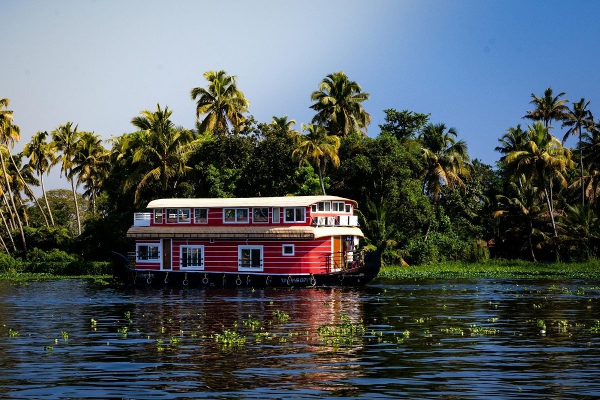 Alleppey, is a coastal town in Kerala, India, famous for its quiet backwaters, network of canals, and traditional houseboats.